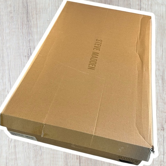 NWT Steve Madden Sparkling ‘Shayna’ Tall Boots in Silver Rhinestone Size 5 - Picture 4 of 16